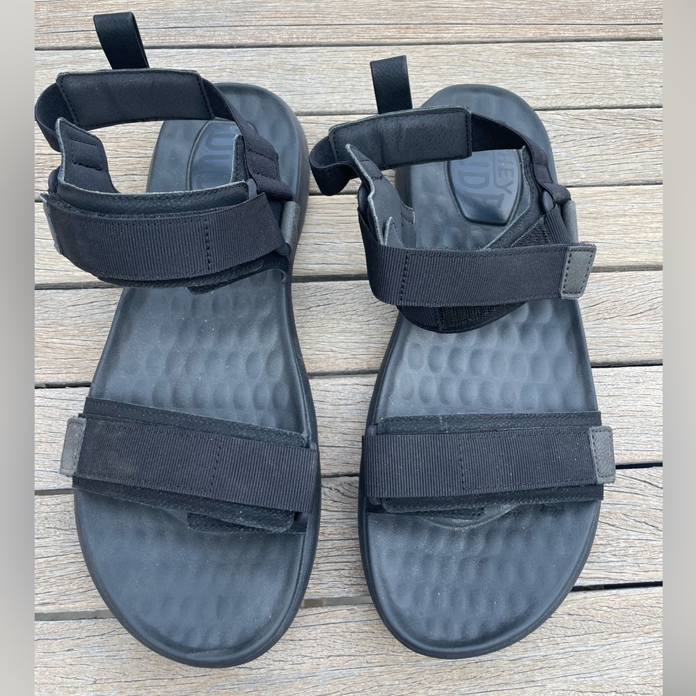 Hey Dude Men’s Carson Sandal
Size 11
Black